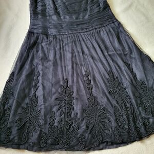 Carmen Marc Valvo Formal Dress Women's Size 14 Sleevless Embroidered